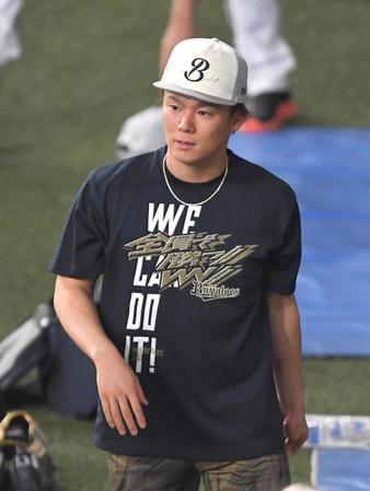 　練習中、リラックスした表情の山本（撮影・北村雅宏）