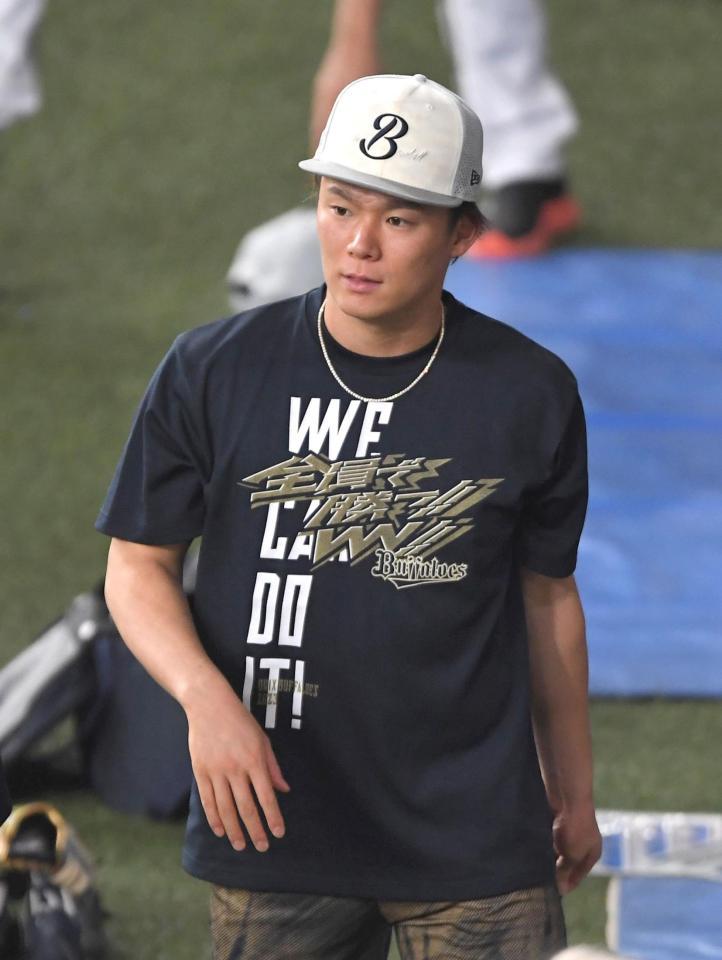 　練習中、リラックスした表情の山本（撮影・北村雅宏）