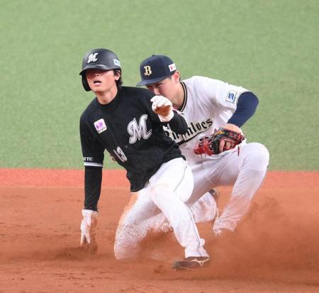 　９回、二盗を決める代走の和田（撮影・堀内翔）