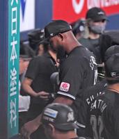 　１回、３点を奪われ、ガックリとベンチに戻るメルセデス（撮影・北村雅宏）