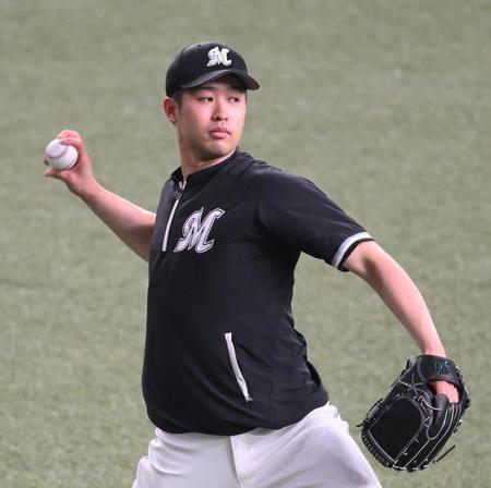 　試合前にキャッチボールをする種市（撮影・堀内翔）