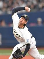 　８回から登板する宇田川（撮影・北村雅宏）