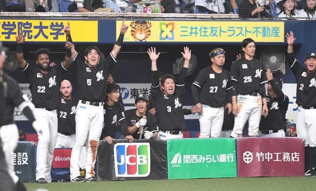 ロッテが逆襲の１勝　安田が起死回生の同点打から逆転！「チーム一丸となって戦えている」　