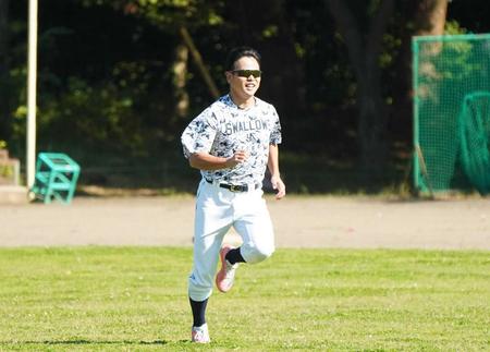 　ランニングで汗を流す山崎