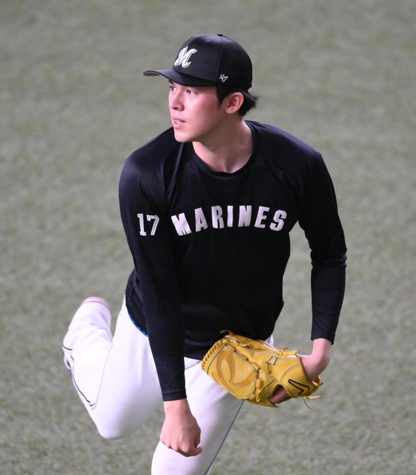 試合前にキャッチボールをする佐々木朗（撮影・堀内翔）