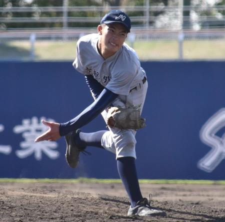 　１０回を投げきった京都外大西・田中遙音