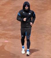 　ランニングする上原