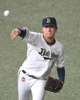 　キャッチボールする山本