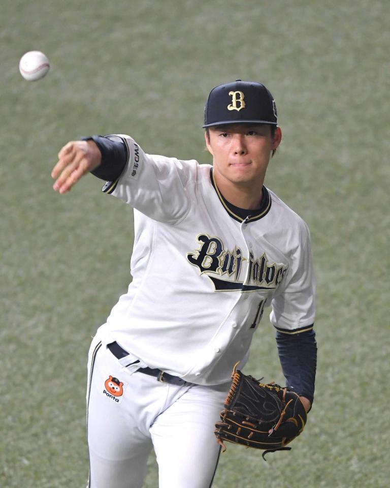 　キャッチボールする山本