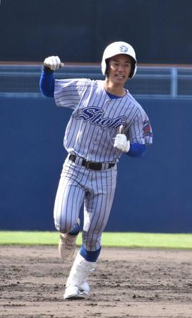 須磨翔風 逆転サヨナラで初甲子園に大前進 主将・榧谷が決勝打