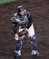 　９回、森はワゲスパックの暴投を止められず（撮影・山口登）