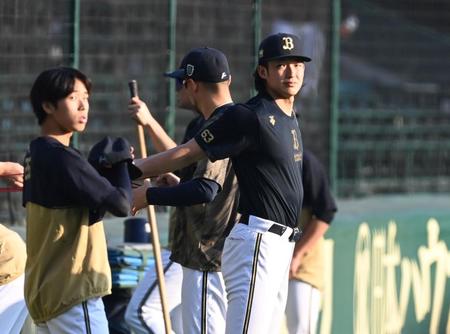 アップする山崎颯（右）＝撮影・飯室逸平