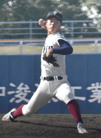 　７回から登板し、３回無失点の好投を見せた大阪桐蔭・中野