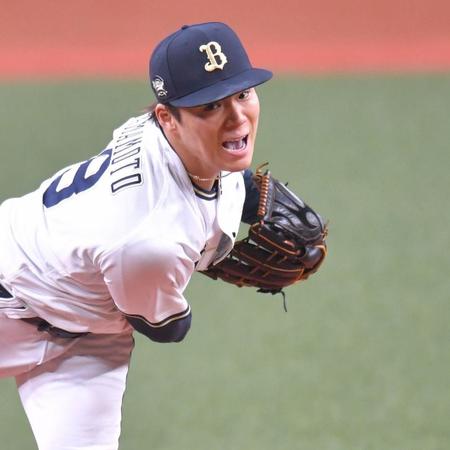 　７回、ほえながら投球する山本（撮影・西岡正）