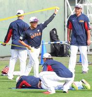 　侍ジャパンの秋季キャンプ初日を迎え、笑顔を見せる田口（撮影・佐藤厚）