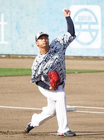 　キャッチボールで調整する山下（撮影・高石航平）