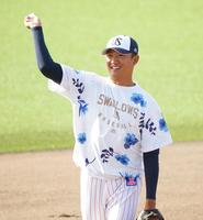 　笑顔でキャッチボールする奥川（撮影・高石航平）