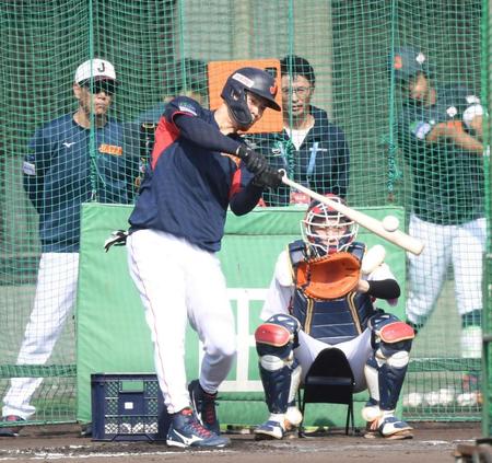 侍・佐藤輝　井端監督びっくり弾　ネットに当たっても柵越え「あんなの初めて見た」