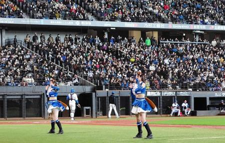 　秋季キャンプに１万６７００人のファンが詰めかけた