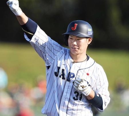 侍　坂倉の先制打＆決勝打で井端ジャパン初勝利　広島・末包いじる余裕も　“打てる正妻”に指揮官「ありがたい」