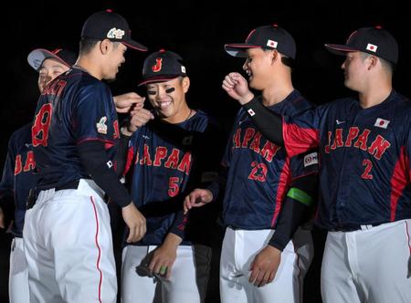 【写真】侍ジャパンベンチに負傷辞退したオリ紅林のユニホーム「こういう温かさが日本のいいところ」