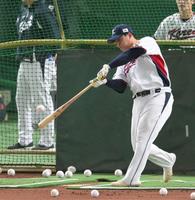 　フリー打撃で柵越えを連発する盧施煥（撮影・伊藤笙子）