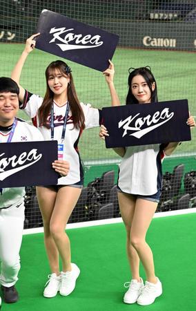 　試合を盛り上げる韓国チア（撮影・堀内翔）