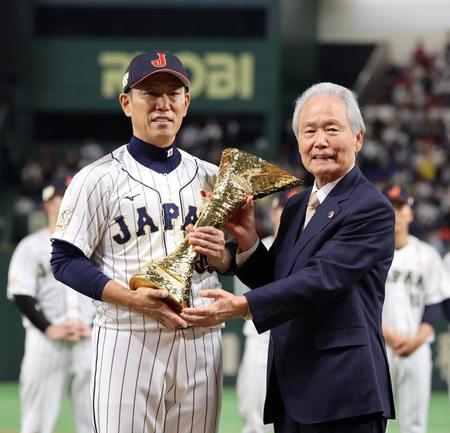 初陣Ｖを呼び込んだ侍・井端監督の決断　「韓国が２点なら打たせた。１点なら代打バント」代打策が奏功しての逆転サヨナラ勝ち