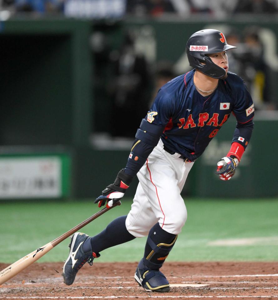 　５回、右前安打を放つ佐藤輝（撮影・伊藤笙子）