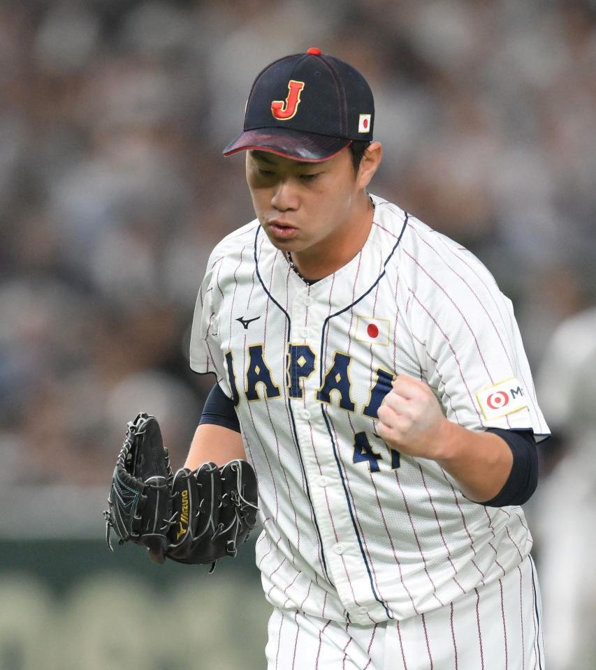 　８回を無失点に抑え、拳を握る桐敷（撮影・伊藤笙子）