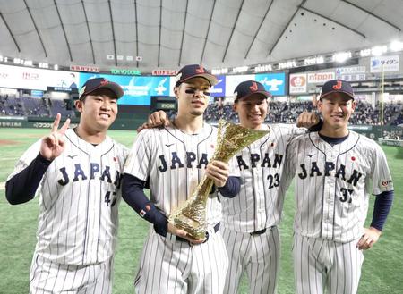 侍・佐藤輝　千金同点犠飛　セ界一、日本一、アジア一「またジャパンのユニホームを着てプレーしたい」