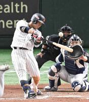 侍・坂倉 井端ジャパン救う同点犠飛 延長十回サヨナラ呼ん打