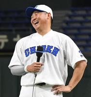 　笑顔を見せる松坂大輔氏（撮影・佐々木彰尚）