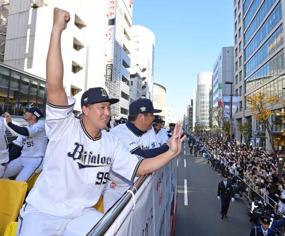 オリックス・杉本「ナニソツ」再び 爆笑さらった「わが優勝パレードに