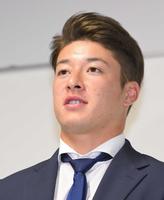 　オリックスへのトレードが決まり、心境を語る吉田（撮影・伊藤笙子）