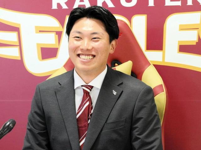 楽天★直筆サイン入りボール#31渡辺翔選手 楽天ルーキーの渡辺翔が笑顔の1800万増で更改「うれしく