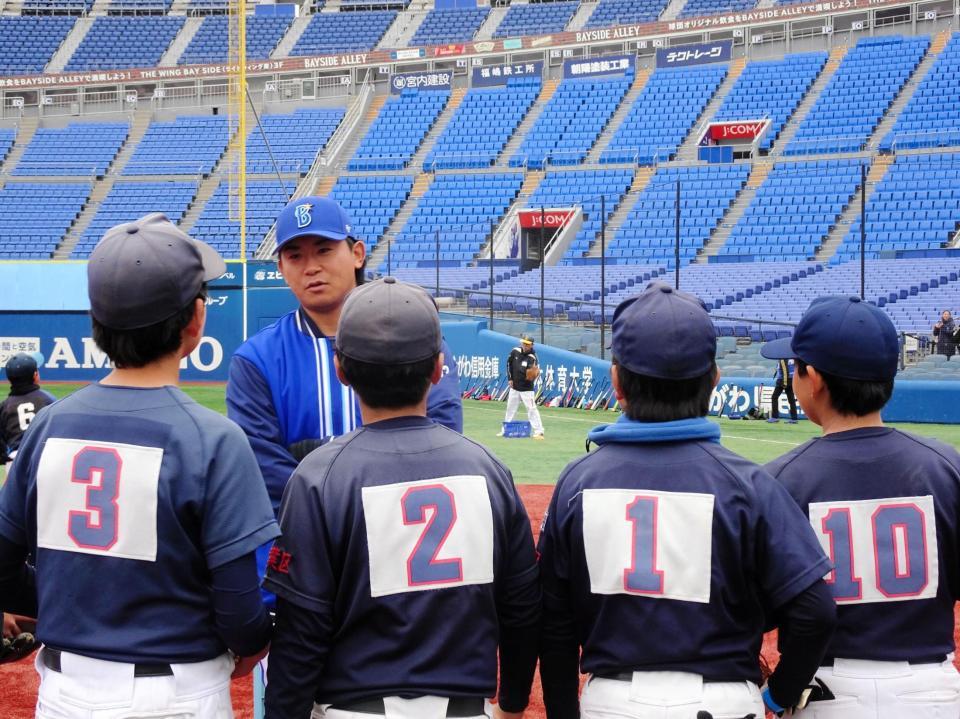 　野球教室「キッズベースボールフェスティバル」で子どもたちに野球を教えた今永