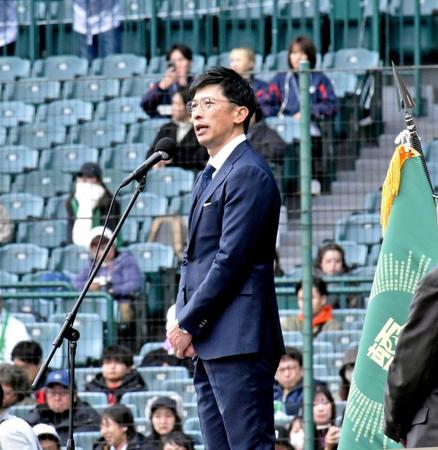 　セレモニーで挨拶をする大会アンバサダーの矢野燿大氏（撮影・高橋涼太朗）