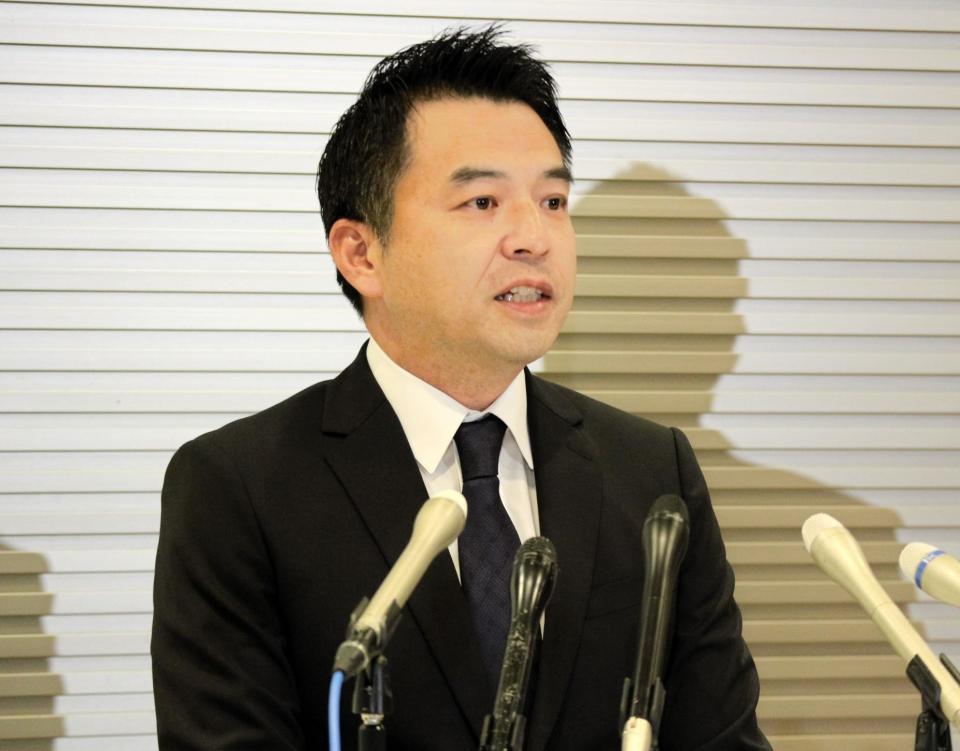 　会見を行った森井球団社長