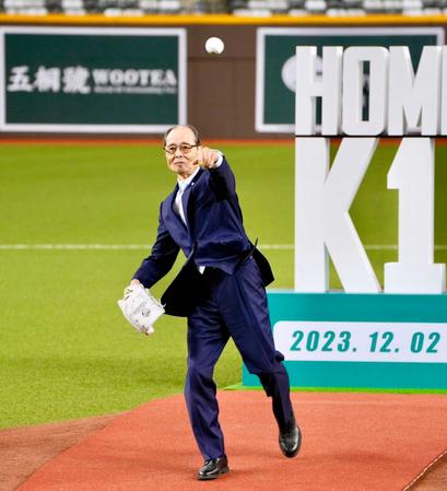 ソフトバンク王球団会長が台湾で始球式「台湾野球に栄光あれ」　台湾メディア「歴史的な第１球」