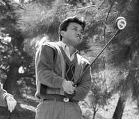　阪神ナインはゴルフが大好き。休日にプレーを楽しむ現役時代の岡田彰布＝１９８９年２月１４日