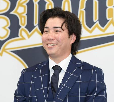 オリックス　山足は１９００万円、佐野皓は２２００万円でサイン　山足「打たんと試合に出られんなと」　佐野皓は西川遥輝と自主トレへ