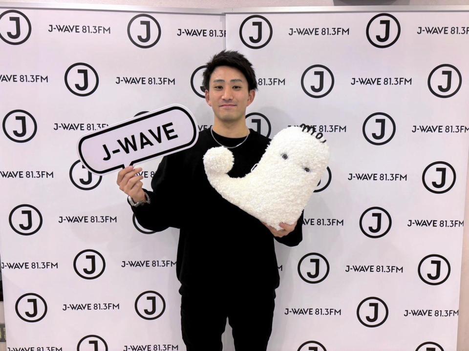 Ｊ-ＷＡＶＥ「ＯＲＩＥＮＴ　ＳＴＡＲ　ＴＩＭＥ　ＡＮＤ　ＴＩＤＥ」の収録に臨んだ小島