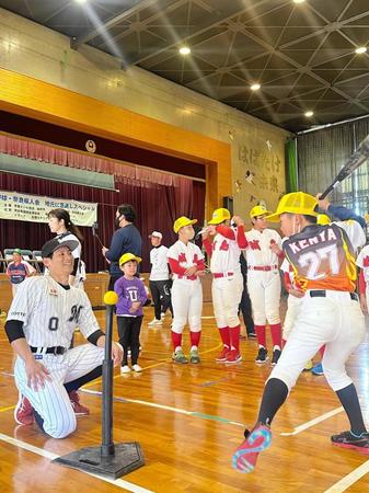ロッテ荻野　ＤｅＮＡ三浦監督に現役ドラフトで移籍の佐々木千を「よろしくお願いします」　奈良県人会野球教室に参加