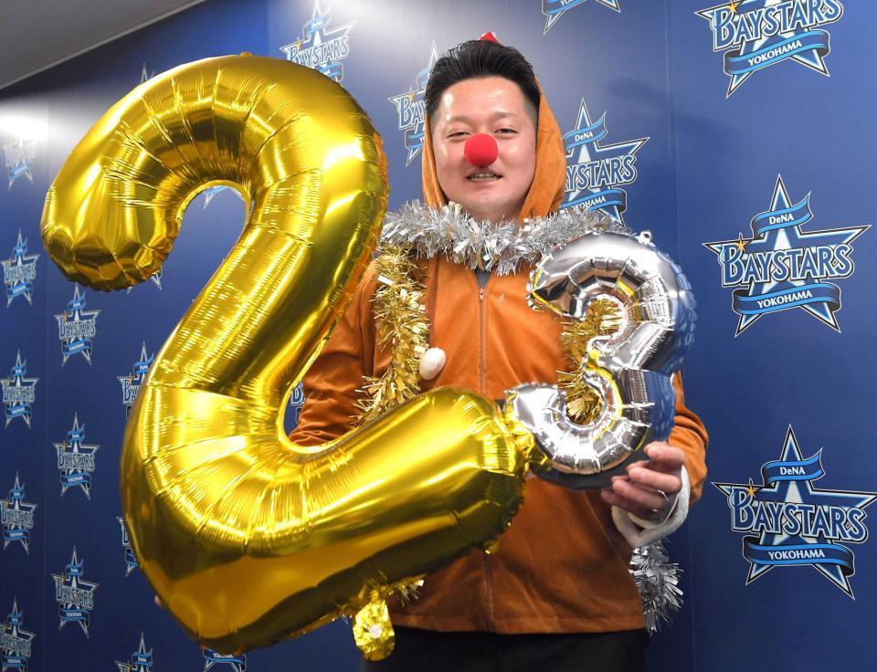 　年俸２億３千万円で契約更改した牧（撮影・佐藤厚）