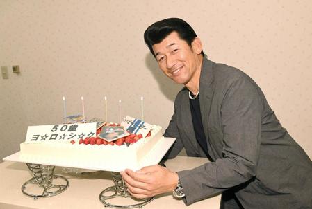 　５０歳の誕生日を迎える三浦監督（撮影・佐々木彰尚）