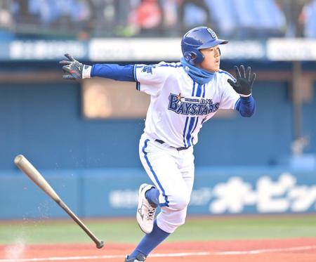 　２回、右前打を放つＤｅＮＡＪｒ．・井端巧（撮影・西岡正）