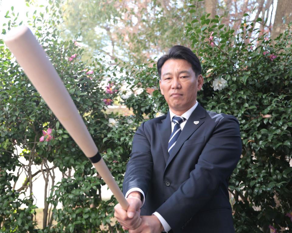 　新年を迎え、今後の侍ジャパン強化へ思いを語った井端監督（撮影・吉澤敬太）