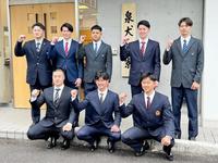 　入寮した新人選手（下段左から）日当、古謝、坂井（上段左から）青野、中島、ワォ-ターズ、松田、大内