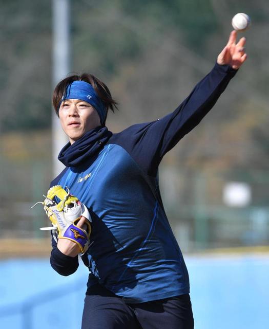 山﨑福也 日本ハム 山崎福也が日大三高で自主トレ公開「第2の命の恩人」の前で